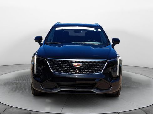 Used 2025 Cadillac XT4 Premium Luxury image 2