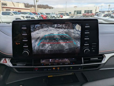 Used 2022 Toyota Sienna XSE image 12