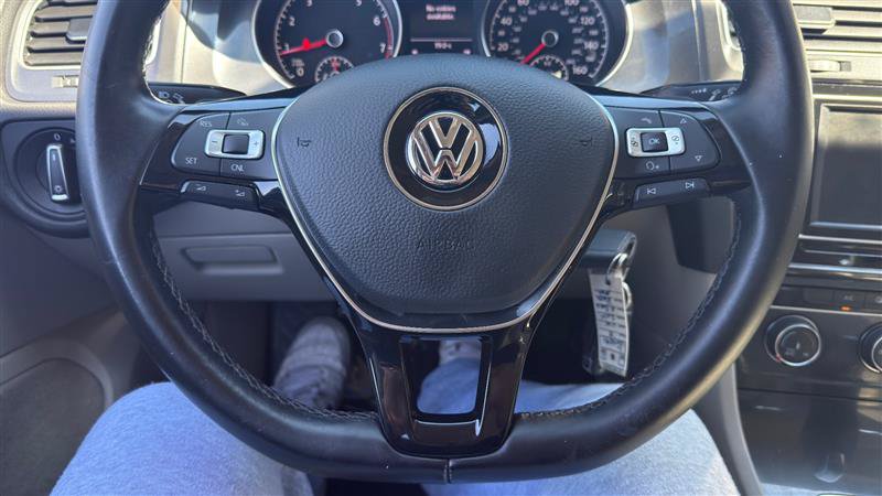 Used 2018 Volkswagen Golf SportWagen FWD image 32