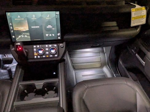 New 2026 Land Rover Defender 110 S AWD/4WD image 28