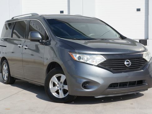 Used 2016 Nissan Quest SV image 2