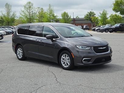 Used 2023 Chrysler Pacifica Touring-L