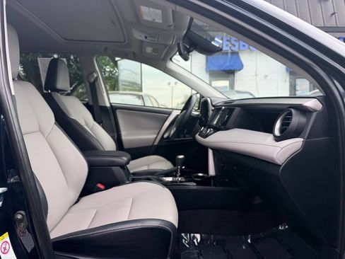 Used 2018 Toyota RAV4 Limited w/ Advanced Technology Package AWD/4WD image 10