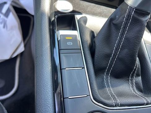 Used 2023 Volkswagen Taos SE AWD/4WD image 23