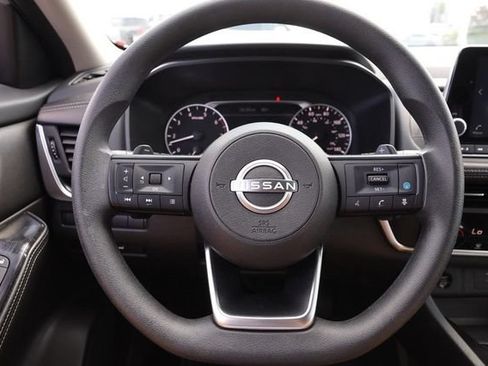 Used 2024 Nissan Rogue SV AWD/4WD image 11