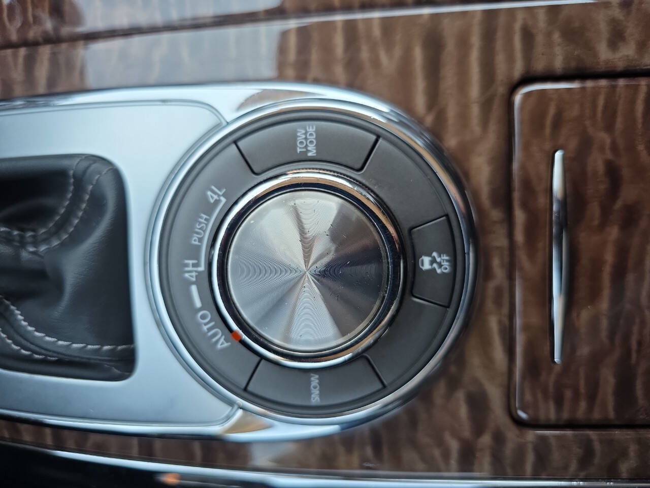 Used 2020 Nissan Armada SL w/ Premium Package AWD/4WD image 19