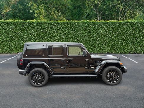 Used 2023 Jeep Wrangler Unlimited Sahara w/ Cold Weather Group AWD/4WD image 2