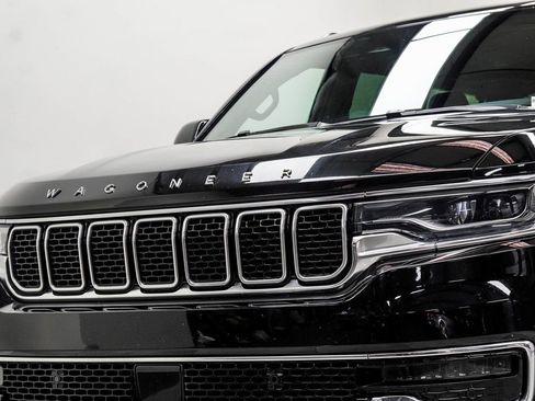 Used 2024 Jeep Wagoneer L Series II w/ Flexible Seating Group image 2