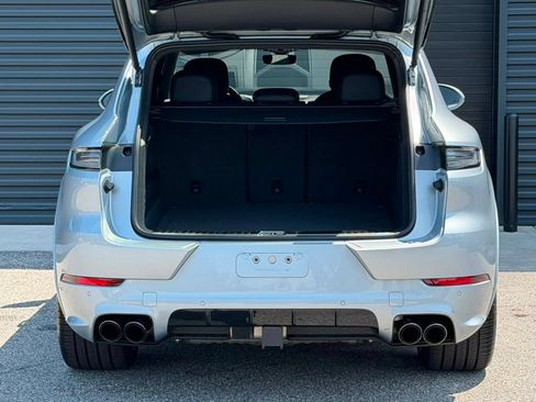 Certified 2025 Porsche Cayenne GTS AWD/4WD image 17