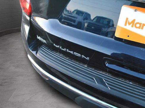 Used 2022 GMC Yukon SLT w/ SLT Premium Package image 8