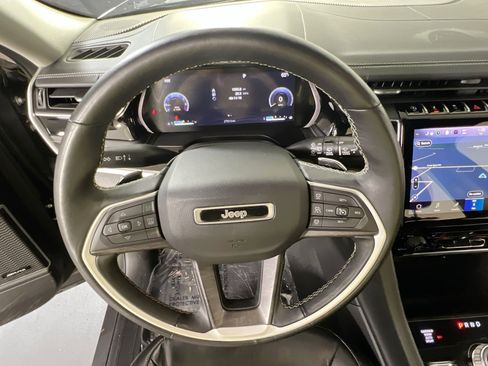 Used 2022 Jeep Grand Cherokee Limited image 11