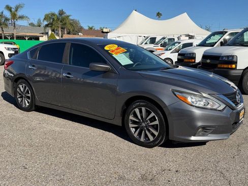 Used 2016 Nissan Altima 2.5 SV image 3