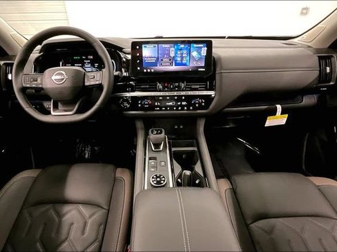 New 2026 Nissan Pathfinder Platinum w/ Lighting Package AWD/4WD image 6