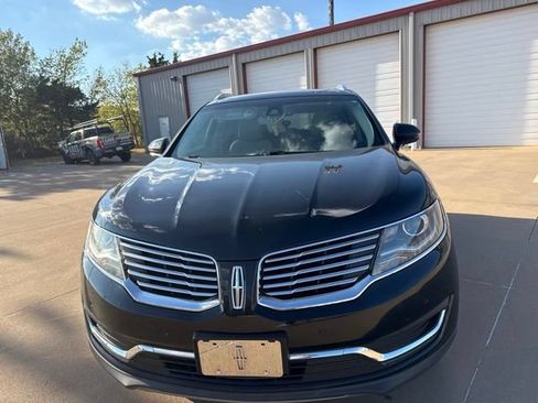 Used 2018 Lincoln MKX Reserve w/ Driver Assistance Package FWD image 2
