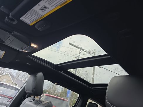 New 2026 Chrysler Pacifica Select w/ S Appearance Package image 5