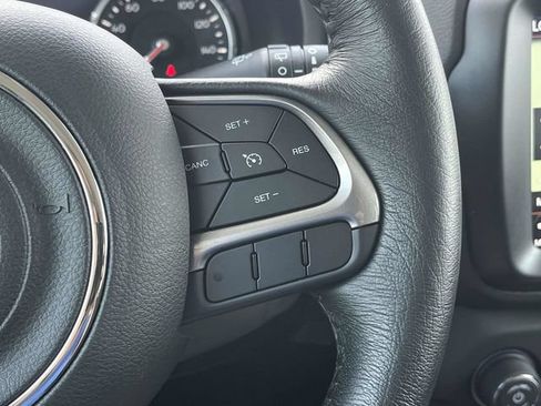 Used 2022 Jeep Renegade Latitude w/ Convenience Group AWD/4WD image 26