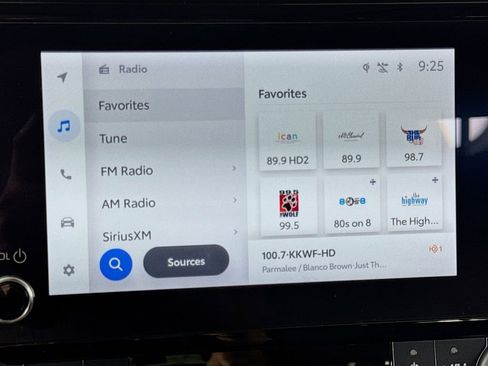 Used 2023 Toyota Highlander XLE image 39