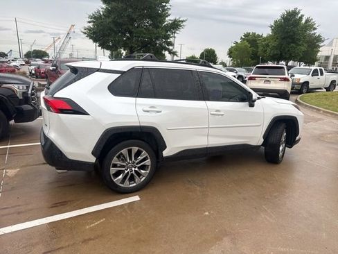 Used 2023 Toyota RAV4 XLE Premium image 3