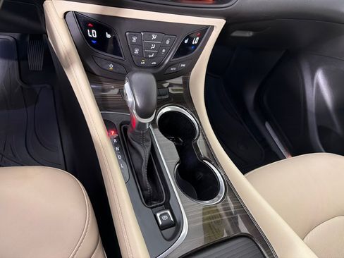 Used 2019 Buick Envision Essence FWD image 17