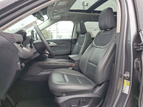 Used 2025 Ford Explorer Active w/ Active Comfort Package image 11