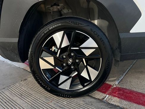 Used 2025 Hyundai Kona SEL image 9