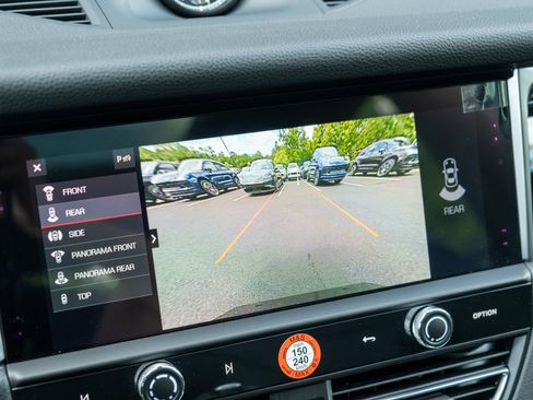 Certified 2025 Porsche Macan image 27