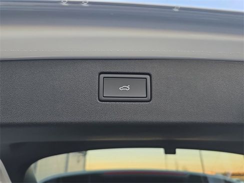 New 2026 Volkswagen Tiguan SE image 21