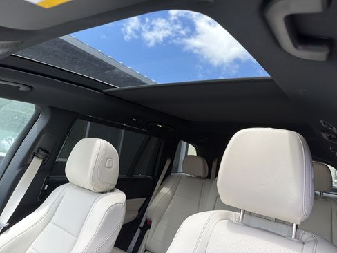 Used 2025 Mercedes-Benz GLS 450 4MATIC image 16
