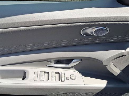 Certified 2023 Hyundai Elantra SEL w/ Convenience Package FWD image 10