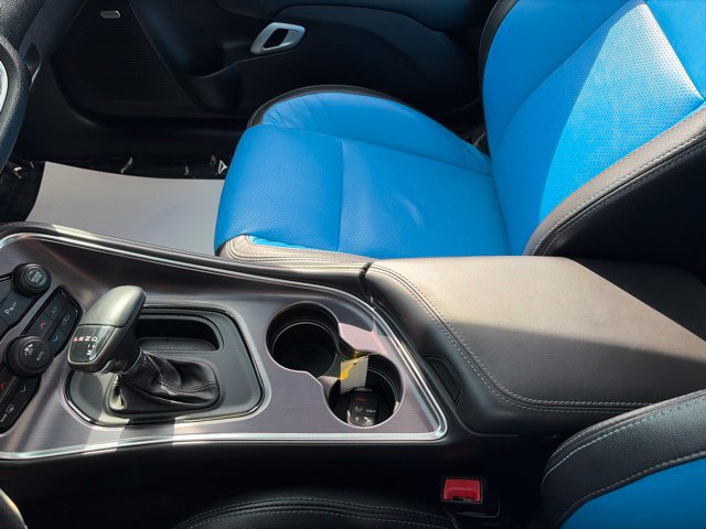 Used 2015 Dodge Challenger R/T RWD image 21