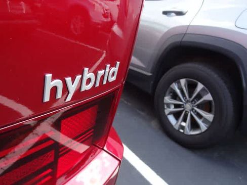 Used 2025 Hyundai Santa Fe Limited FWD image 7