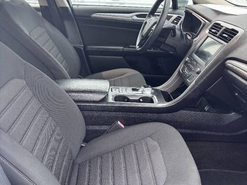 Used 2020 Ford Fusion SE FWD image 6