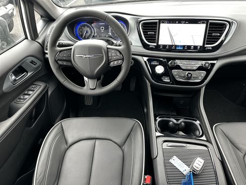 New 2026 Chrysler Pacifica Limited w/ S Appearance Package FWD image 33