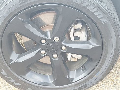 Used 2023 Jeep Grand Cherokee L Laredo image 15