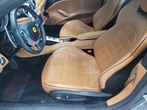 Used 2017 Ferrari California T RWD image 27
