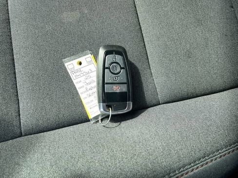 Used 2025 Ford Explorer Active AWD/4WD image 34