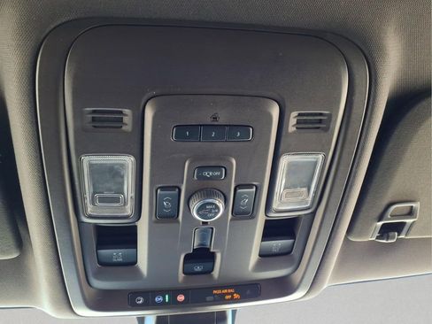 Used 2022 GMC Yukon XL Denali RWD image 30