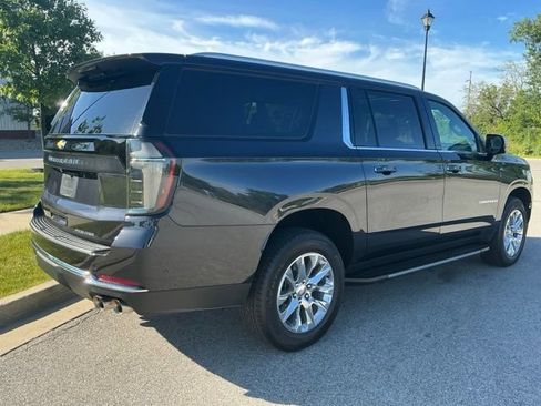 Used 2025 Chevrolet Suburban Premier w/ Sun And Tow Package AWD/4WD image 6