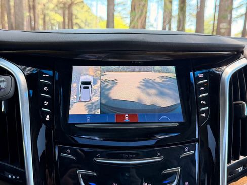 Used 2019 Cadillac Escalade Premium Luxury AWD/4WD image 4