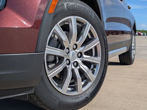 Used 2023 Cadillac XT4 Premium Luxury w/ Technology Package FWD image 2