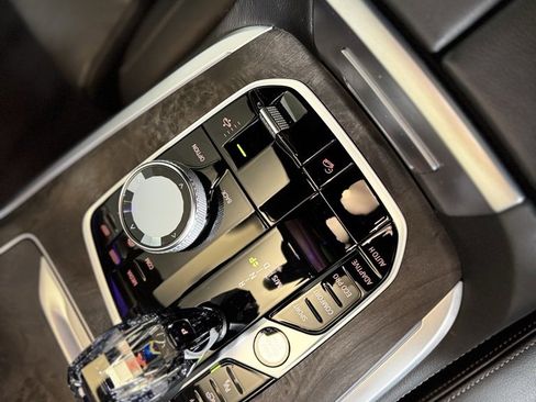 Used 2022 BMW X7 xDrive40i w/ Executive Package image 17