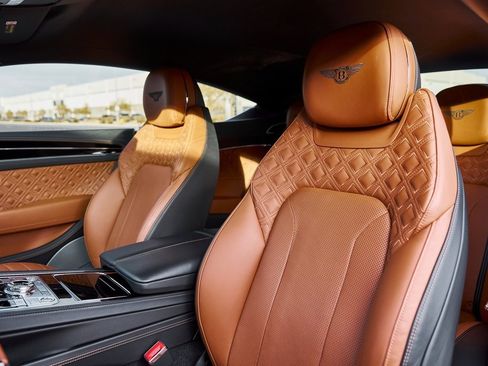 Used 2020 Bentley Continental GT image 2