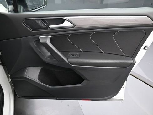 Used 2023 Volkswagen Tiguan SE R-Line image 35