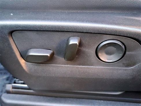 Used 2024 GMC Yukon SLT image 34