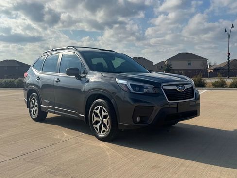 Used 2021 Subaru Forester Premium image 9
