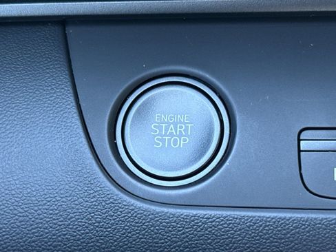 Certified 2025 Hyundai Elantra SEL image 24