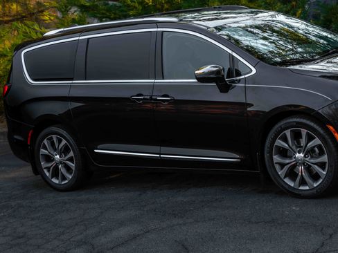 Used 2019 Chrysler Pacifica Limited w/ Tire & Wheel Group image 55