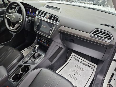 Used 2022 Volkswagen Tiguan SE image 31