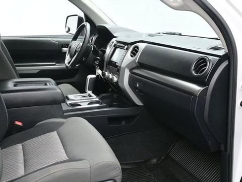 Used 2017 Toyota Tundra SR5 w/ SR5 Upgrade Package AWD/4WD image 18