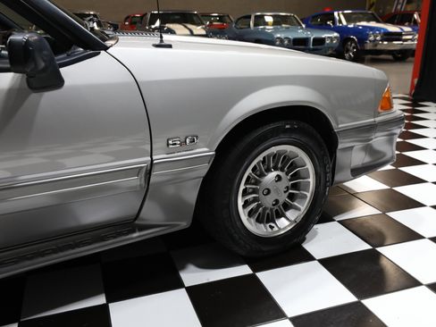Used 1990 Ford Mustang GT RWD image 21